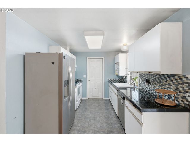 823 Se POLARIS Ct, Bend, OR 97702
