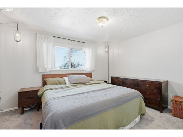 823 Se POLARIS Ct, Bend, OR 97702