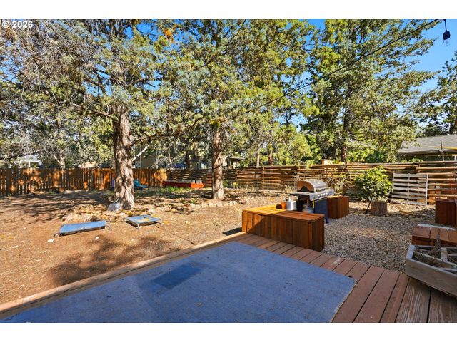 823 Se POLARIS Ct, Bend, OR 97702