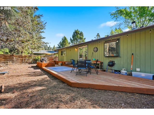 823 Se POLARIS Ct, Bend, OR 97702