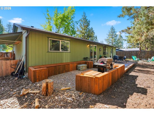 823 Se POLARIS Ct, Bend, OR 97702