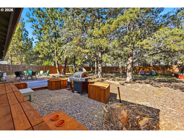 823 Se POLARIS Ct, Bend, OR 97702