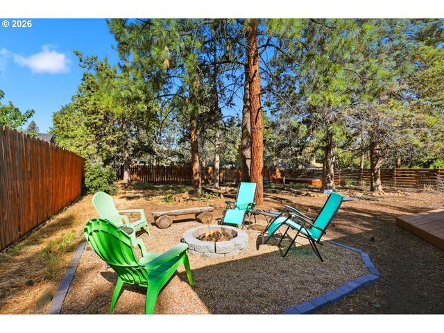 823 Se POLARIS Ct, Bend, OR 97702