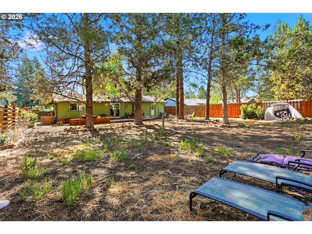 823 Se POLARIS Ct, Bend, OR 97702
