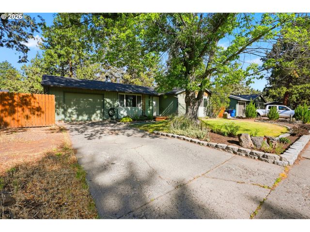 823 Se POLARIS Ct, Bend, OR 97702