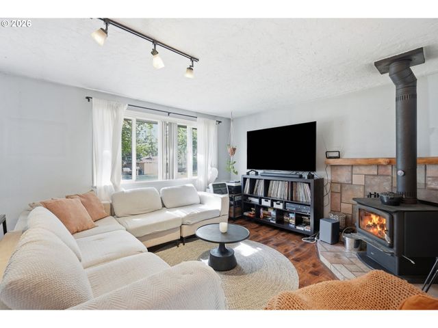 823 Se POLARIS Ct, Bend, OR 97702