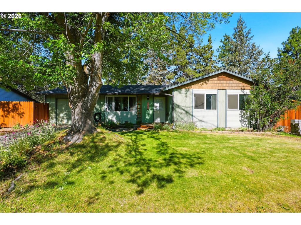 823 Se POLARIS Ct, Bend, OR 97702