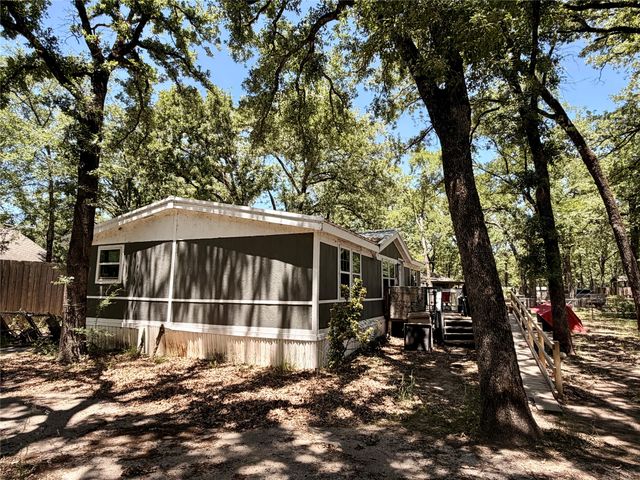 115 Fernwood Drive, Mabank, TX 75156