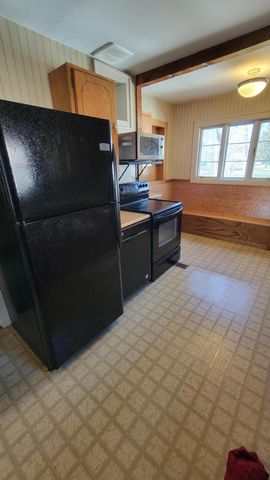 112 N Lincoln Avenue, Three Rivers City, MI 49093