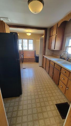 112 N Lincoln Avenue, Three Rivers City, MI 49093