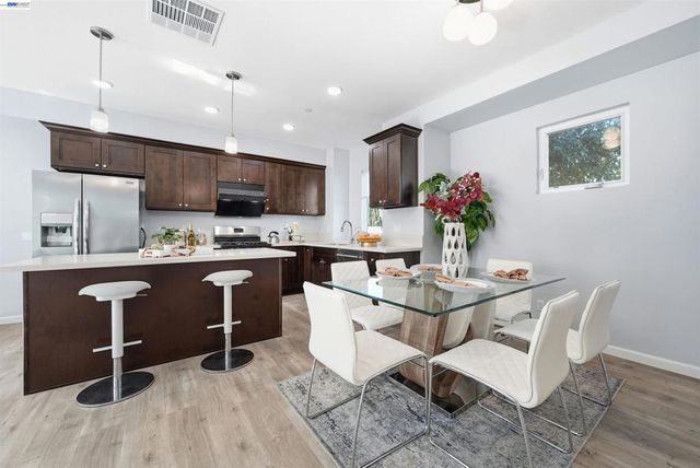 34936 Machado Cmn, Fremont, CA 94555