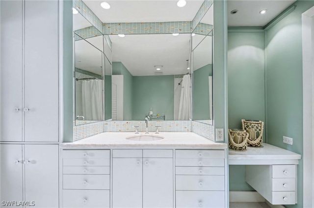 2206 Gulf Shore BLVD N G-2, Naples, FL 34102