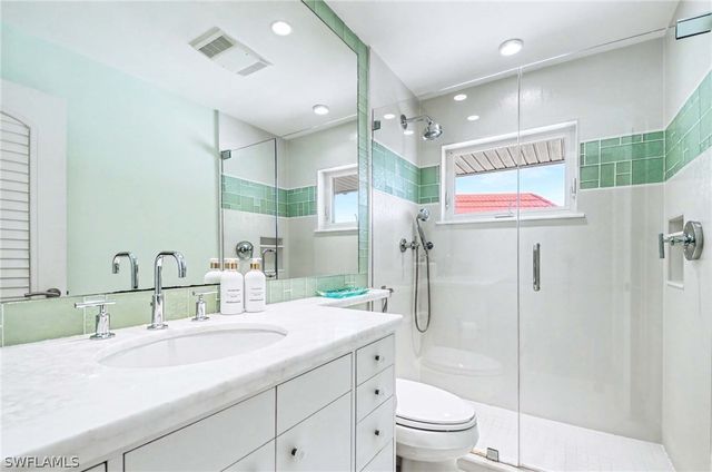 2206 Gulf Shore BLVD N G-2, Naples, FL 34102