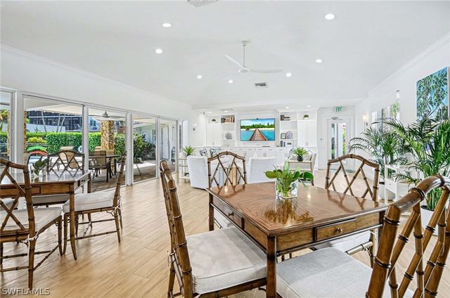 2206 Gulf Shore BLVD N G-2, Naples, FL 34102