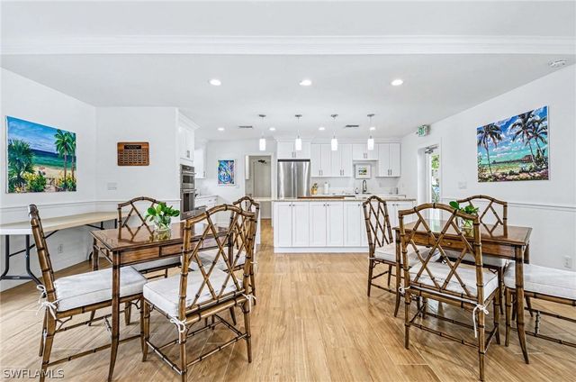 2206 Gulf Shore BLVD N G-2, Naples, FL 34102