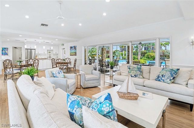 2206 Gulf Shore BLVD N G-2, Naples, FL 34102