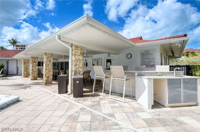 2206 Gulf Shore BLVD N G-2, Naples, FL 34102