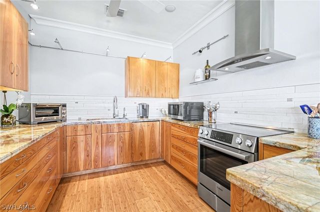 2206 Gulf Shore BLVD N G-2, Naples, FL 34102