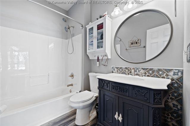 5002 Rosecrest Drive, Hurricane, WV 25526