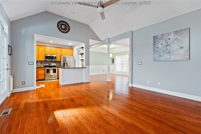 5002 Rosecrest Drive, Hurricane, WV 25526