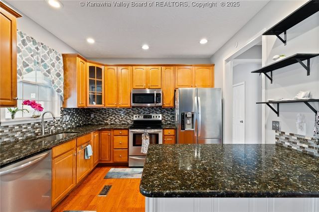 5002 Rosecrest Drive, Hurricane, WV 25526