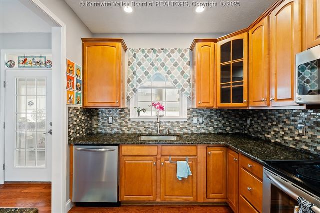 5002 Rosecrest Drive, Hurricane, WV 25526