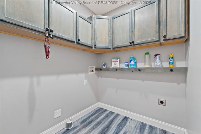 5002 Rosecrest Drive, Hurricane, WV 25526