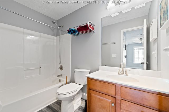 5002 Rosecrest Drive, Hurricane, WV 25526