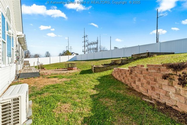 5002 Rosecrest Drive, Hurricane, WV 25526