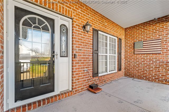 5002 Rosecrest Drive, Hurricane, WV 25526