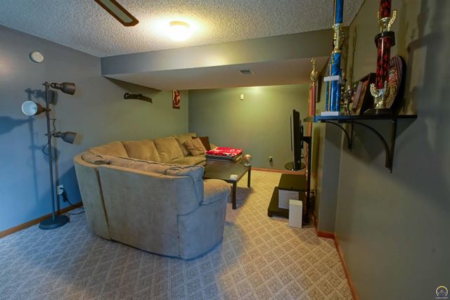 5125 NW Kendall CT, Topeka, KS 66618