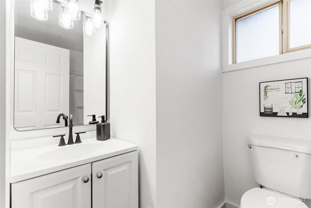 480 E Lakeshore Drive E, Shelton, WA 98584