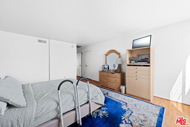 100 S Doheny Drive 512, Los Angeles, CA 90048