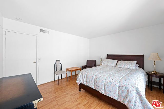 100 S Doheny Drive 512, Los Angeles, CA 90048