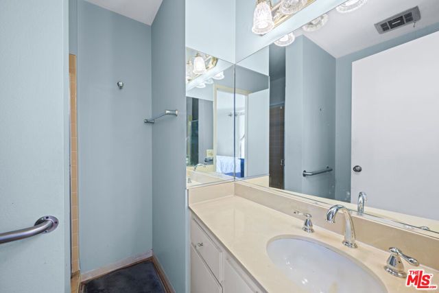 100 S Doheny Drive 512, Los Angeles, CA 90048