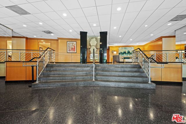 100 S Doheny Drive 512, Los Angeles, CA 90048