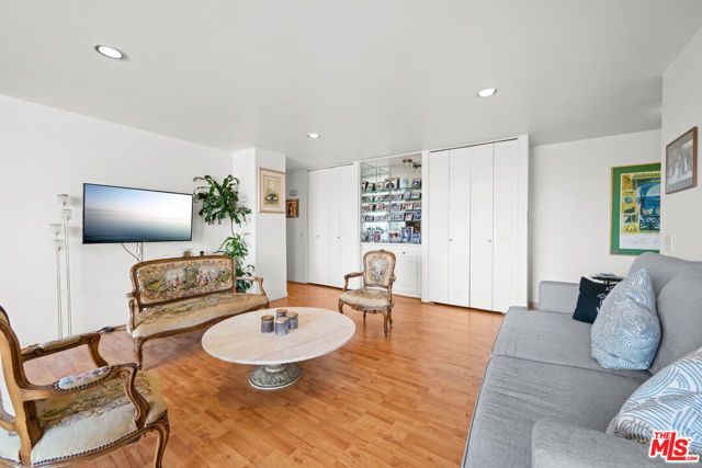 100 S Doheny Drive 512, Los Angeles, CA 90048