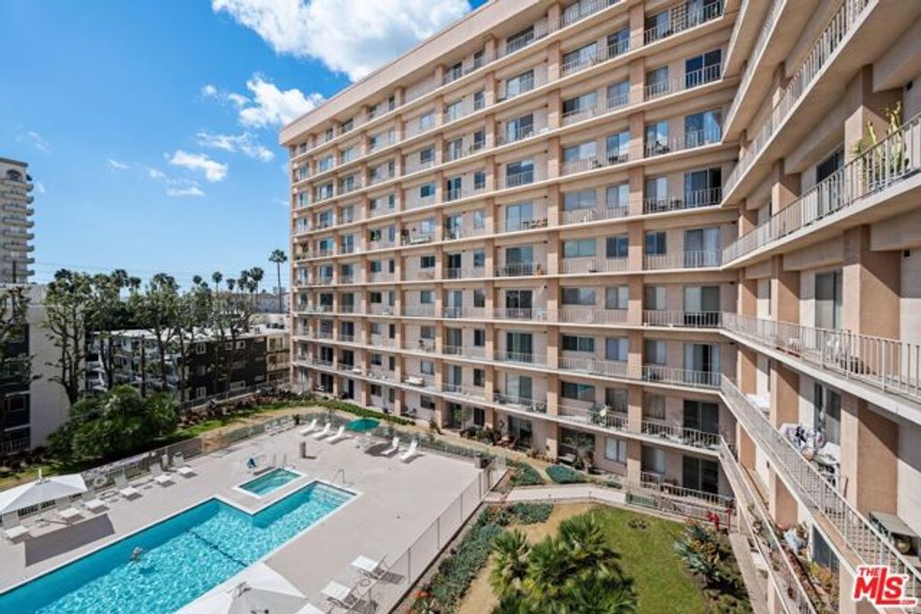 100 S Doheny Drive 512, Los Angeles, CA 90048