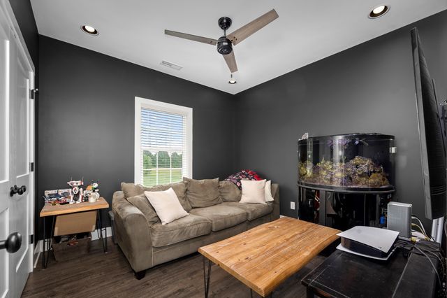 148 Oak Tree Dr, Mcminnville, TN 37110