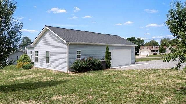 148 Oak Tree Dr, Mcminnville, TN 37110