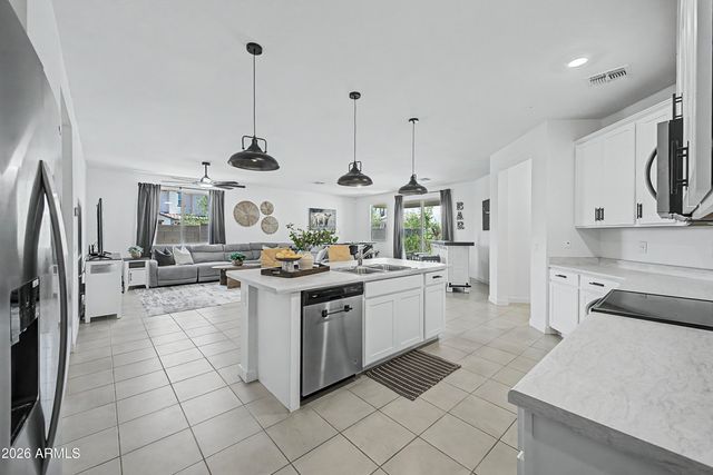 17870 W GAMBIT Trail, Surprise, AZ 85387