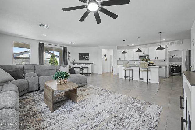 17870 W GAMBIT Trail, Surprise, AZ 85387