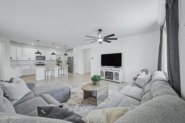 17870 W GAMBIT Trail, Surprise, AZ 85387