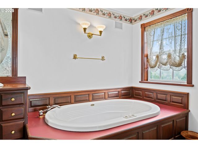 2409 SUNRISE St, Kelso, WA 98626