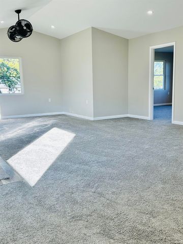 1062 N Mill Street, New Castle, IN 47362