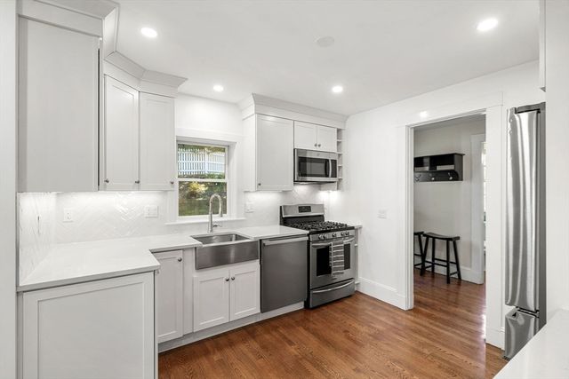 292 Pond St, Boston, MA 02130