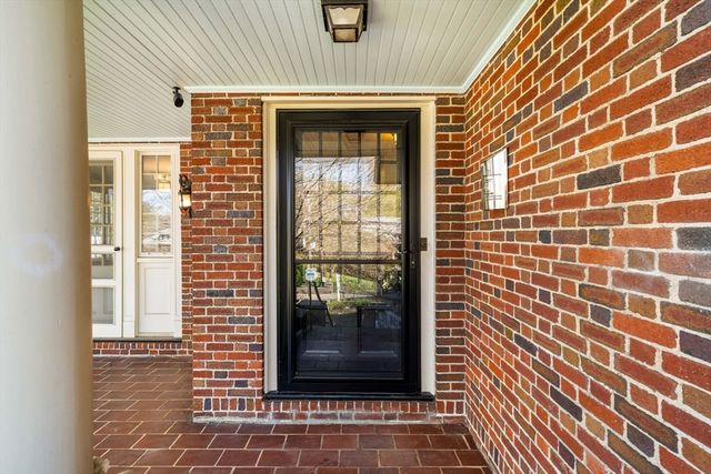 292 Pond St, Boston, MA 02130