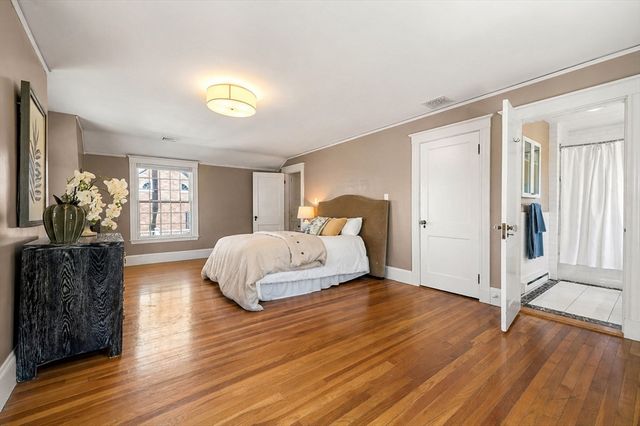 292 Pond St, Boston, MA 02130