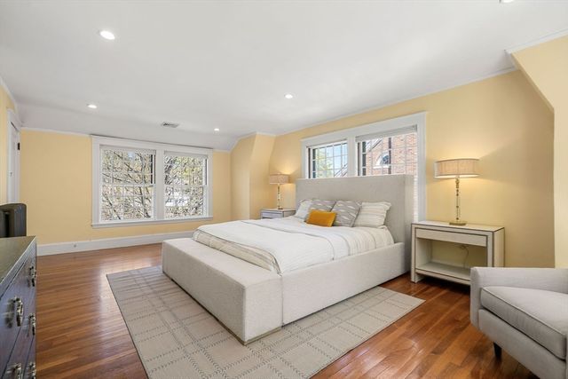 292 Pond St, Boston, MA 02130
