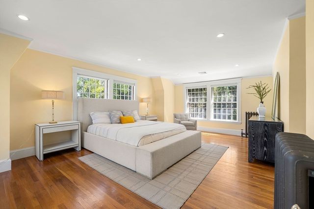 292 Pond St, Boston, MA 02130